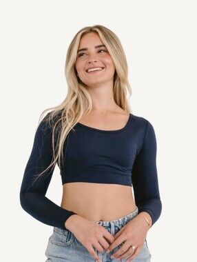 Black Long-Sleeve Scoop Neck Crop Top